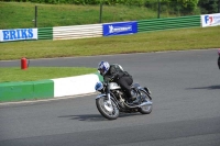 Mallory-park-Leicestershire;Mallory-park-photographs;Motorcycle-action-photographs;classic-bikes;event-digital-images;eventdigitalimages;mallory-park;no-limits-trackday;peter-wileman-photography;vintage-bikes;vintage-motorcycles;vmcc-festival-1000-bikes