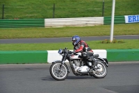 Mallory-park-Leicestershire;Mallory-park-photographs;Motorcycle-action-photographs;classic-bikes;event-digital-images;eventdigitalimages;mallory-park;no-limits-trackday;peter-wileman-photography;vintage-bikes;vintage-motorcycles;vmcc-festival-1000-bikes