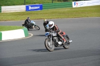 Mallory-park-Leicestershire;Mallory-park-photographs;Motorcycle-action-photographs;classic-bikes;event-digital-images;eventdigitalimages;mallory-park;no-limits-trackday;peter-wileman-photography;vintage-bikes;vintage-motorcycles;vmcc-festival-1000-bikes