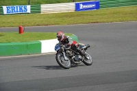 Mallory-park-Leicestershire;Mallory-park-photographs;Motorcycle-action-photographs;classic-bikes;event-digital-images;eventdigitalimages;mallory-park;no-limits-trackday;peter-wileman-photography;vintage-bikes;vintage-motorcycles;vmcc-festival-1000-bikes