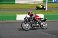 Mallory-park-Leicestershire;Mallory-park-photographs;Motorcycle-action-photographs;classic-bikes;event-digital-images;eventdigitalimages;mallory-park;no-limits-trackday;peter-wileman-photography;vintage-bikes;vintage-motorcycles;vmcc-festival-1000-bikes