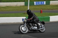 Mallory-park-Leicestershire;Mallory-park-photographs;Motorcycle-action-photographs;classic-bikes;event-digital-images;eventdigitalimages;mallory-park;no-limits-trackday;peter-wileman-photography;vintage-bikes;vintage-motorcycles;vmcc-festival-1000-bikes