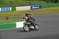 Mallory-park-Leicestershire;Mallory-park-photographs;Motorcycle-action-photographs;classic-bikes;event-digital-images;eventdigitalimages;mallory-park;no-limits-trackday;peter-wileman-photography;vintage-bikes;vintage-motorcycles;vmcc-festival-1000-bikes