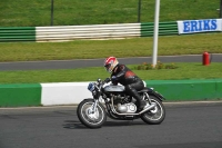 Mallory-park-Leicestershire;Mallory-park-photographs;Motorcycle-action-photographs;classic-bikes;event-digital-images;eventdigitalimages;mallory-park;no-limits-trackday;peter-wileman-photography;vintage-bikes;vintage-motorcycles;vmcc-festival-1000-bikes