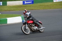 Mallory-park-Leicestershire;Mallory-park-photographs;Motorcycle-action-photographs;classic-bikes;event-digital-images;eventdigitalimages;mallory-park;no-limits-trackday;peter-wileman-photography;vintage-bikes;vintage-motorcycles;vmcc-festival-1000-bikes