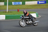 Mallory-park-Leicestershire;Mallory-park-photographs;Motorcycle-action-photographs;classic-bikes;event-digital-images;eventdigitalimages;mallory-park;no-limits-trackday;peter-wileman-photography;vintage-bikes;vintage-motorcycles;vmcc-festival-1000-bikes