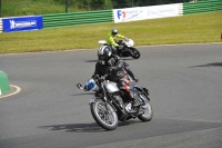 Mallory-park-Leicestershire;Mallory-park-photographs;Motorcycle-action-photographs;classic-bikes;event-digital-images;eventdigitalimages;mallory-park;no-limits-trackday;peter-wileman-photography;vintage-bikes;vintage-motorcycles;vmcc-festival-1000-bikes