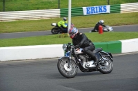 Mallory-park-Leicestershire;Mallory-park-photographs;Motorcycle-action-photographs;classic-bikes;event-digital-images;eventdigitalimages;mallory-park;no-limits-trackday;peter-wileman-photography;vintage-bikes;vintage-motorcycles;vmcc-festival-1000-bikes