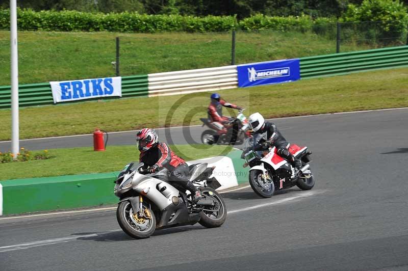 Mallory park Leicestershire;Mallory park photographs;Motorcycle action photographs;classic bikes;event digital images;eventdigitalimages;mallory park;no limits trackday;peter wileman photography;vintage bikes;vintage motorcycles;vmcc festival 1000 bikes