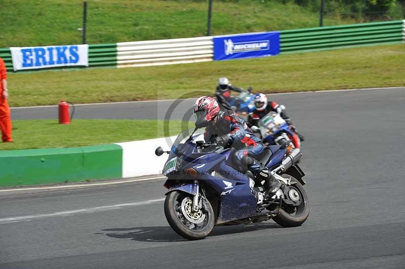 Mallory park Leicestershire;Mallory park photographs;Motorcycle action photographs;classic bikes;event digital images;eventdigitalimages;mallory park;no limits trackday;peter wileman photography;vintage bikes;vintage motorcycles;vmcc festival 1000 bikes