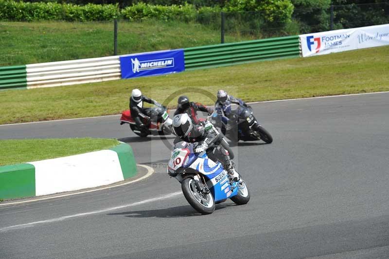 Mallory park Leicestershire;Mallory park photographs;Motorcycle action photographs;classic bikes;event digital images;eventdigitalimages;mallory park;no limits trackday;peter wileman photography;vintage bikes;vintage motorcycles;vmcc festival 1000 bikes