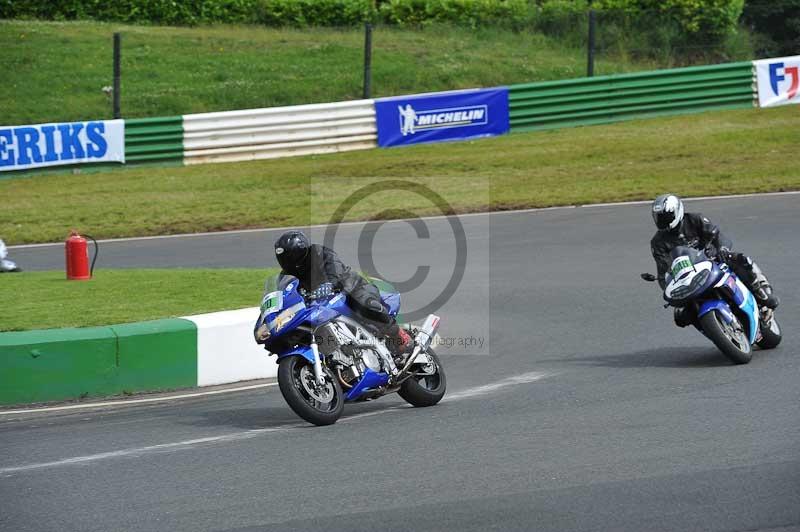 Mallory park Leicestershire;Mallory park photographs;Motorcycle action photographs;classic bikes;event digital images;eventdigitalimages;mallory park;no limits trackday;peter wileman photography;vintage bikes;vintage motorcycles;vmcc festival 1000 bikes