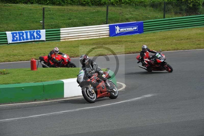 Mallory park Leicestershire;Mallory park photographs;Motorcycle action photographs;classic bikes;event digital images;eventdigitalimages;mallory park;no limits trackday;peter wileman photography;vintage bikes;vintage motorcycles;vmcc festival 1000 bikes