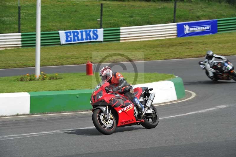 Mallory park Leicestershire;Mallory park photographs;Motorcycle action photographs;classic bikes;event digital images;eventdigitalimages;mallory park;no limits trackday;peter wileman photography;vintage bikes;vintage motorcycles;vmcc festival 1000 bikes