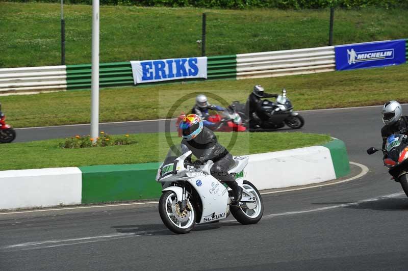 Mallory park Leicestershire;Mallory park photographs;Motorcycle action photographs;classic bikes;event digital images;eventdigitalimages;mallory park;no limits trackday;peter wileman photography;vintage bikes;vintage motorcycles;vmcc festival 1000 bikes