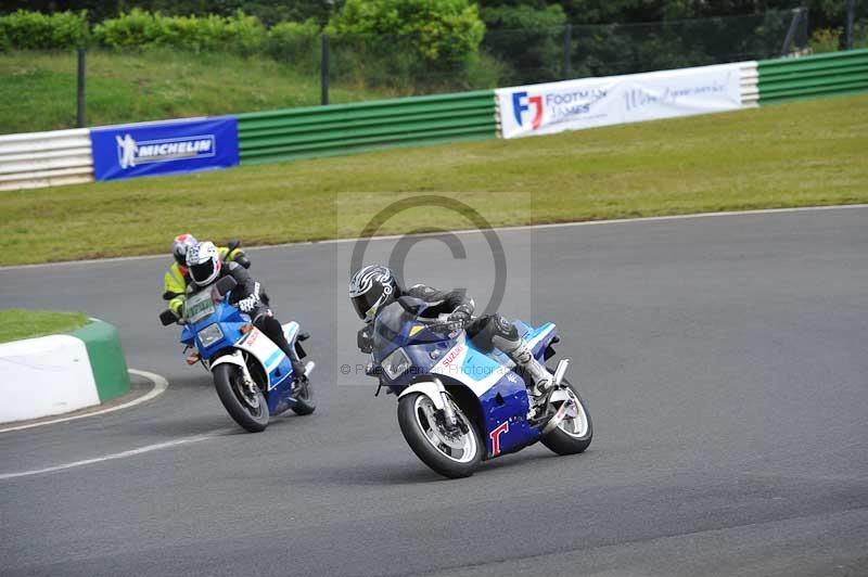 Mallory park Leicestershire;Mallory park photographs;Motorcycle action photographs;classic bikes;event digital images;eventdigitalimages;mallory park;no limits trackday;peter wileman photography;vintage bikes;vintage motorcycles;vmcc festival 1000 bikes