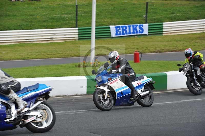 Mallory park Leicestershire;Mallory park photographs;Motorcycle action photographs;classic bikes;event digital images;eventdigitalimages;mallory park;no limits trackday;peter wileman photography;vintage bikes;vintage motorcycles;vmcc festival 1000 bikes