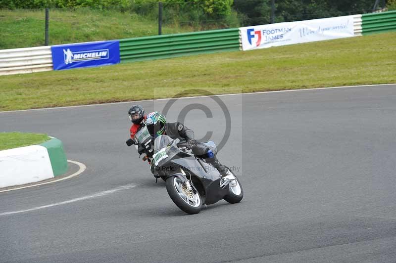 Mallory park Leicestershire;Mallory park photographs;Motorcycle action photographs;classic bikes;event digital images;eventdigitalimages;mallory park;no limits trackday;peter wileman photography;vintage bikes;vintage motorcycles;vmcc festival 1000 bikes