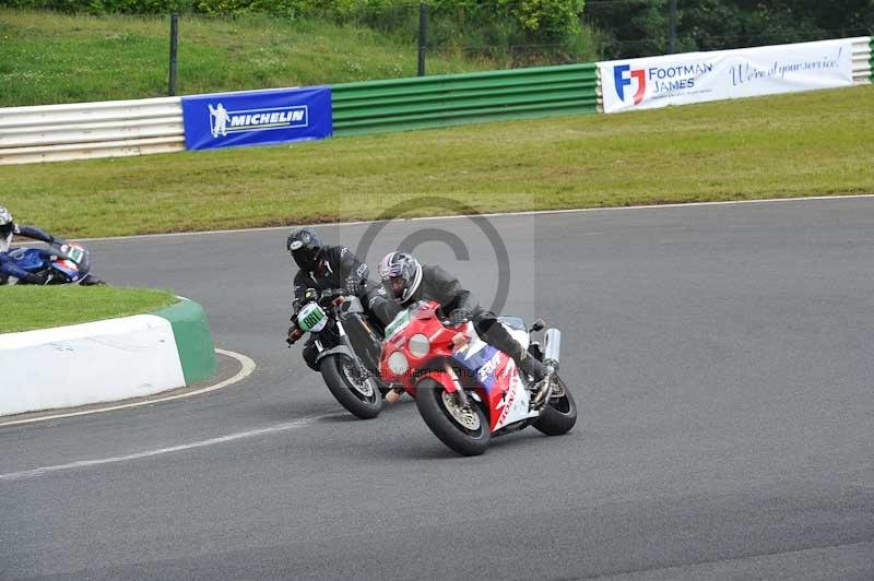 Mallory park Leicestershire;Mallory park photographs;Motorcycle action photographs;classic bikes;event digital images;eventdigitalimages;mallory park;no limits trackday;peter wileman photography;vintage bikes;vintage motorcycles;vmcc festival 1000 bikes