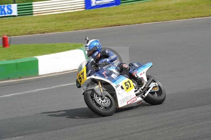 Mallory park Leicestershire;Mallory park photographs;Motorcycle action photographs;classic bikes;event digital images;eventdigitalimages;mallory park;no limits trackday;peter wileman photography;vintage bikes;vintage motorcycles;vmcc festival 1000 bikes