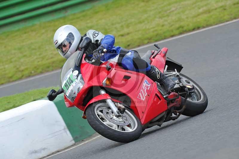 Mallory park Leicestershire;Mallory park photographs;Motorcycle action photographs;classic bikes;event digital images;eventdigitalimages;mallory park;no limits trackday;peter wileman photography;vintage bikes;vintage motorcycles;vmcc festival 1000 bikes