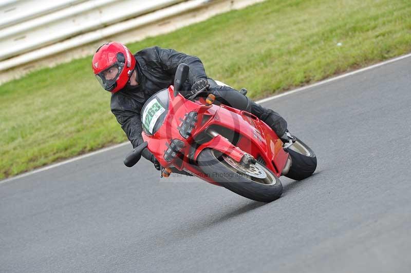 Mallory park Leicestershire;Mallory park photographs;Motorcycle action photographs;classic bikes;event digital images;eventdigitalimages;mallory park;no limits trackday;peter wileman photography;vintage bikes;vintage motorcycles;vmcc festival 1000 bikes