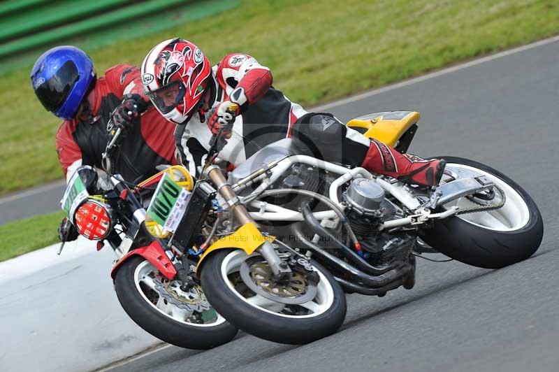 Mallory park Leicestershire;Mallory park photographs;Motorcycle action photographs;classic bikes;event digital images;eventdigitalimages;mallory park;no limits trackday;peter wileman photography;vintage bikes;vintage motorcycles;vmcc festival 1000 bikes