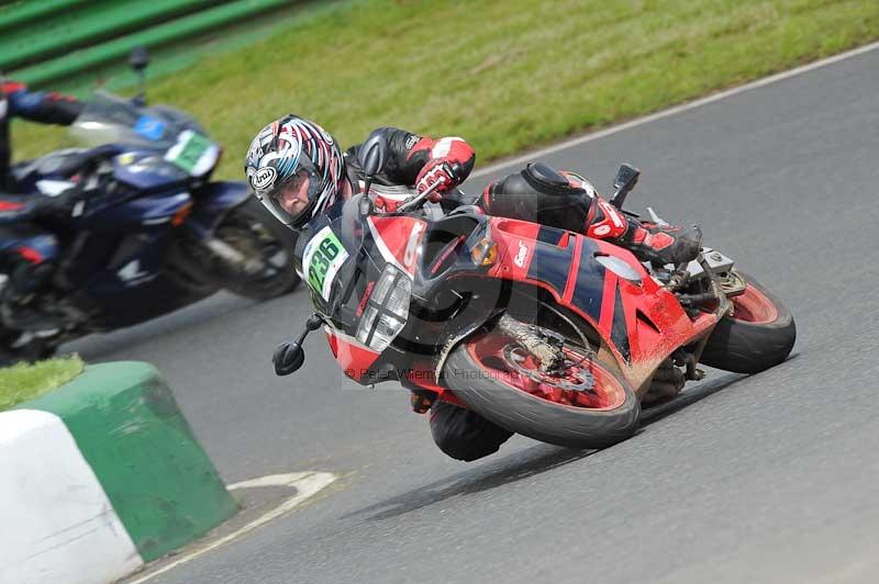 Mallory park Leicestershire;Mallory park photographs;Motorcycle action photographs;classic bikes;event digital images;eventdigitalimages;mallory park;no limits trackday;peter wileman photography;vintage bikes;vintage motorcycles;vmcc festival 1000 bikes