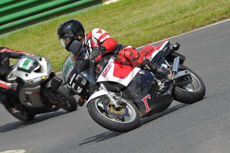 Mallory park Leicestershire;Mallory park photographs;Motorcycle action photographs;classic bikes;event digital images;eventdigitalimages;mallory park;no limits trackday;peter wileman photography;vintage bikes;vintage motorcycles;vmcc festival 1000 bikes