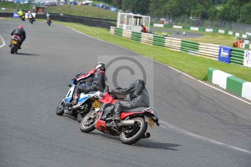 Mallory park Leicestershire;Mallory park photographs;Motorcycle action photographs;classic bikes;event digital images;eventdigitalimages;mallory park;no limits trackday;peter wileman photography;vintage bikes;vintage motorcycles;vmcc festival 1000 bikes