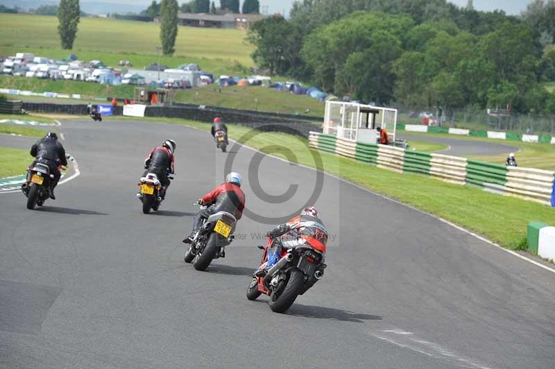 Mallory park Leicestershire;Mallory park photographs;Motorcycle action photographs;classic bikes;event digital images;eventdigitalimages;mallory park;no limits trackday;peter wileman photography;vintage bikes;vintage motorcycles;vmcc festival 1000 bikes