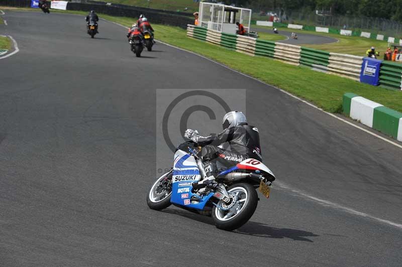 Mallory park Leicestershire;Mallory park photographs;Motorcycle action photographs;classic bikes;event digital images;eventdigitalimages;mallory park;no limits trackday;peter wileman photography;vintage bikes;vintage motorcycles;vmcc festival 1000 bikes