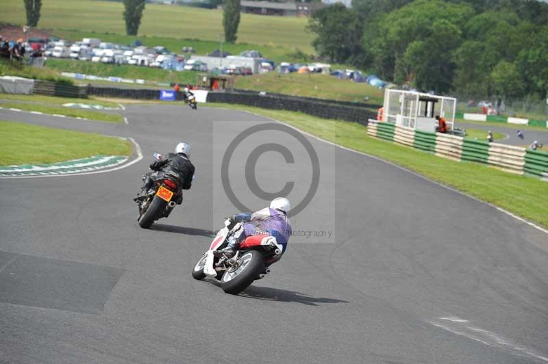 Mallory park Leicestershire;Mallory park photographs;Motorcycle action photographs;classic bikes;event digital images;eventdigitalimages;mallory park;no limits trackday;peter wileman photography;vintage bikes;vintage motorcycles;vmcc festival 1000 bikes