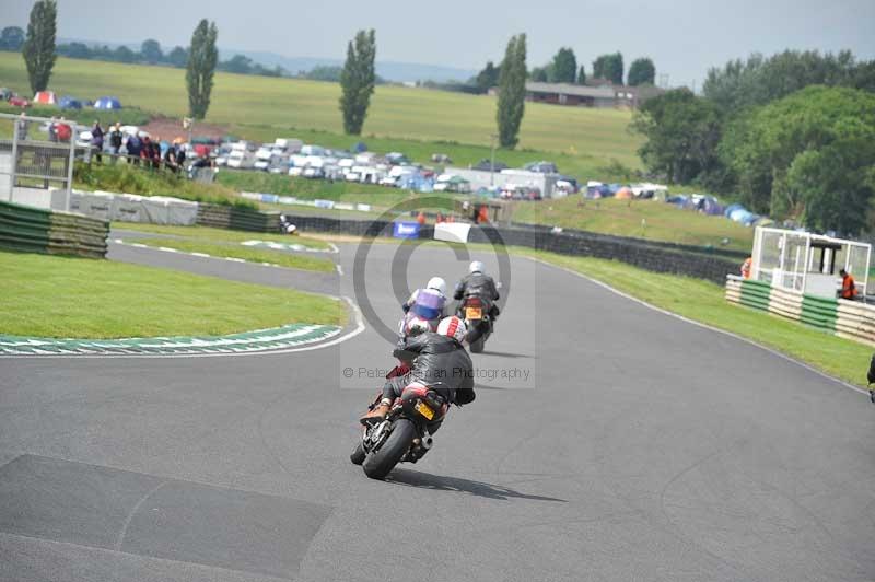 Mallory park Leicestershire;Mallory park photographs;Motorcycle action photographs;classic bikes;event digital images;eventdigitalimages;mallory park;no limits trackday;peter wileman photography;vintage bikes;vintage motorcycles;vmcc festival 1000 bikes