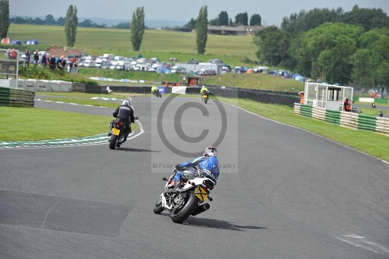 Mallory park Leicestershire;Mallory park photographs;Motorcycle action photographs;classic bikes;event digital images;eventdigitalimages;mallory park;no limits trackday;peter wileman photography;vintage bikes;vintage motorcycles;vmcc festival 1000 bikes