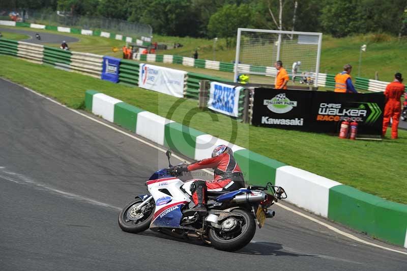 Mallory park Leicestershire;Mallory park photographs;Motorcycle action photographs;classic bikes;event digital images;eventdigitalimages;mallory park;no limits trackday;peter wileman photography;vintage bikes;vintage motorcycles;vmcc festival 1000 bikes