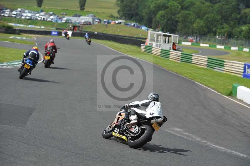 Mallory park Leicestershire;Mallory park photographs;Motorcycle action photographs;classic bikes;event digital images;eventdigitalimages;mallory park;no limits trackday;peter wileman photography;vintage bikes;vintage motorcycles;vmcc festival 1000 bikes