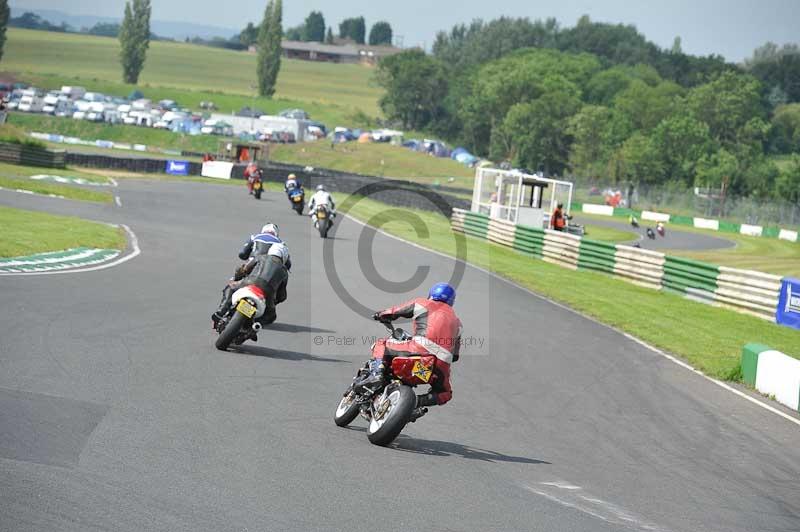 Mallory park Leicestershire;Mallory park photographs;Motorcycle action photographs;classic bikes;event digital images;eventdigitalimages;mallory park;no limits trackday;peter wileman photography;vintage bikes;vintage motorcycles;vmcc festival 1000 bikes