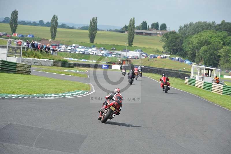 Mallory park Leicestershire;Mallory park photographs;Motorcycle action photographs;classic bikes;event digital images;eventdigitalimages;mallory park;no limits trackday;peter wileman photography;vintage bikes;vintage motorcycles;vmcc festival 1000 bikes