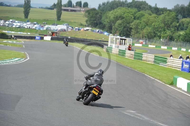 Mallory park Leicestershire;Mallory park photographs;Motorcycle action photographs;classic bikes;event digital images;eventdigitalimages;mallory park;no limits trackday;peter wileman photography;vintage bikes;vintage motorcycles;vmcc festival 1000 bikes