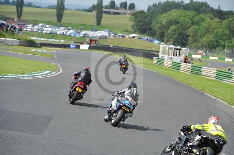 Mallory park Leicestershire;Mallory park photographs;Motorcycle action photographs;classic bikes;event digital images;eventdigitalimages;mallory park;no limits trackday;peter wileman photography;vintage bikes;vintage motorcycles;vmcc festival 1000 bikes