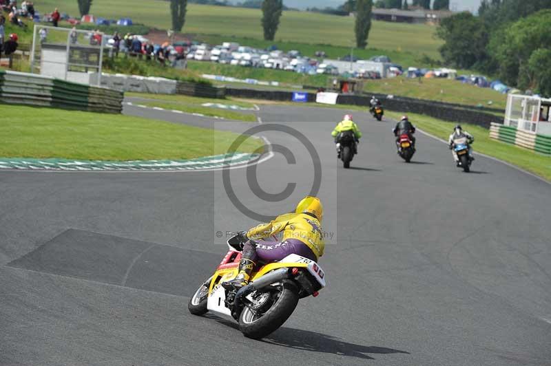 Mallory park Leicestershire;Mallory park photographs;Motorcycle action photographs;classic bikes;event digital images;eventdigitalimages;mallory park;no limits trackday;peter wileman photography;vintage bikes;vintage motorcycles;vmcc festival 1000 bikes