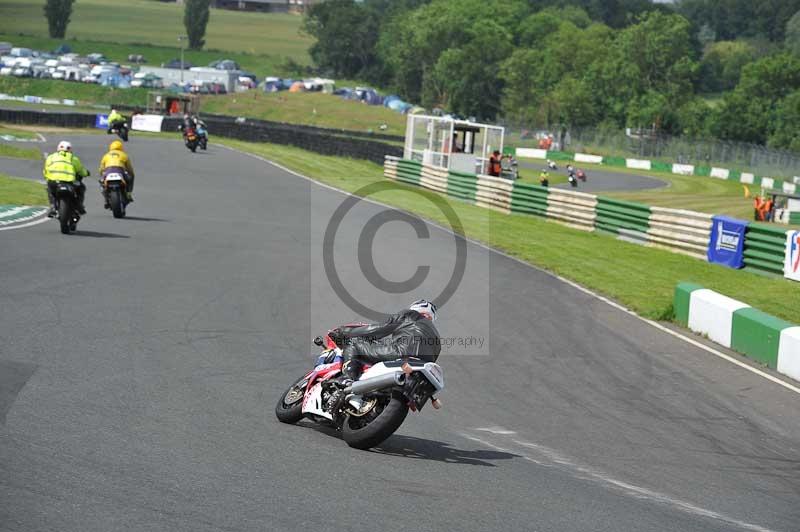 Mallory park Leicestershire;Mallory park photographs;Motorcycle action photographs;classic bikes;event digital images;eventdigitalimages;mallory park;no limits trackday;peter wileman photography;vintage bikes;vintage motorcycles;vmcc festival 1000 bikes