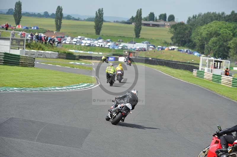 Mallory park Leicestershire;Mallory park photographs;Motorcycle action photographs;classic bikes;event digital images;eventdigitalimages;mallory park;no limits trackday;peter wileman photography;vintage bikes;vintage motorcycles;vmcc festival 1000 bikes