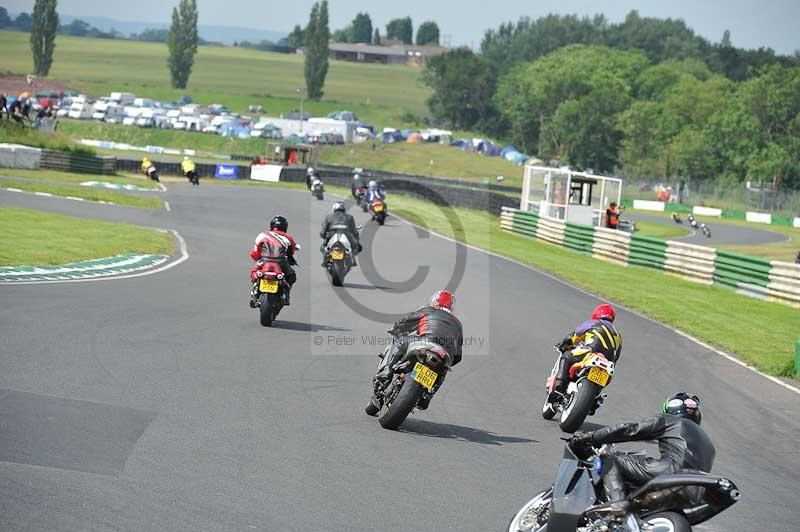 Mallory park Leicestershire;Mallory park photographs;Motorcycle action photographs;classic bikes;event digital images;eventdigitalimages;mallory park;no limits trackday;peter wileman photography;vintage bikes;vintage motorcycles;vmcc festival 1000 bikes