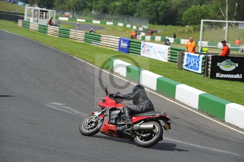 Mallory park Leicestershire;Mallory park photographs;Motorcycle action photographs;classic bikes;event digital images;eventdigitalimages;mallory park;no limits trackday;peter wileman photography;vintage bikes;vintage motorcycles;vmcc festival 1000 bikes