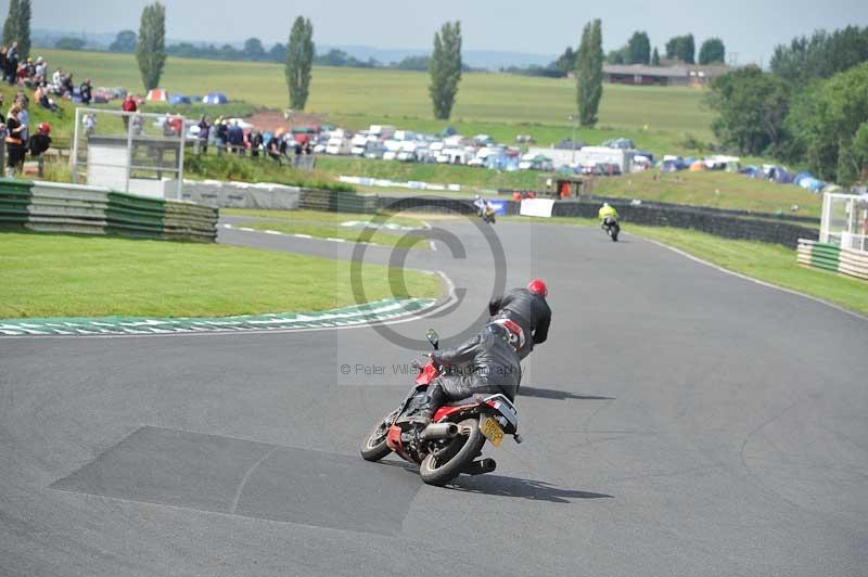 Mallory park Leicestershire;Mallory park photographs;Motorcycle action photographs;classic bikes;event digital images;eventdigitalimages;mallory park;no limits trackday;peter wileman photography;vintage bikes;vintage motorcycles;vmcc festival 1000 bikes