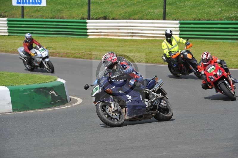 Mallory park Leicestershire;Mallory park photographs;Motorcycle action photographs;classic bikes;event digital images;eventdigitalimages;mallory park;no limits trackday;peter wileman photography;vintage bikes;vintage motorcycles;vmcc festival 1000 bikes