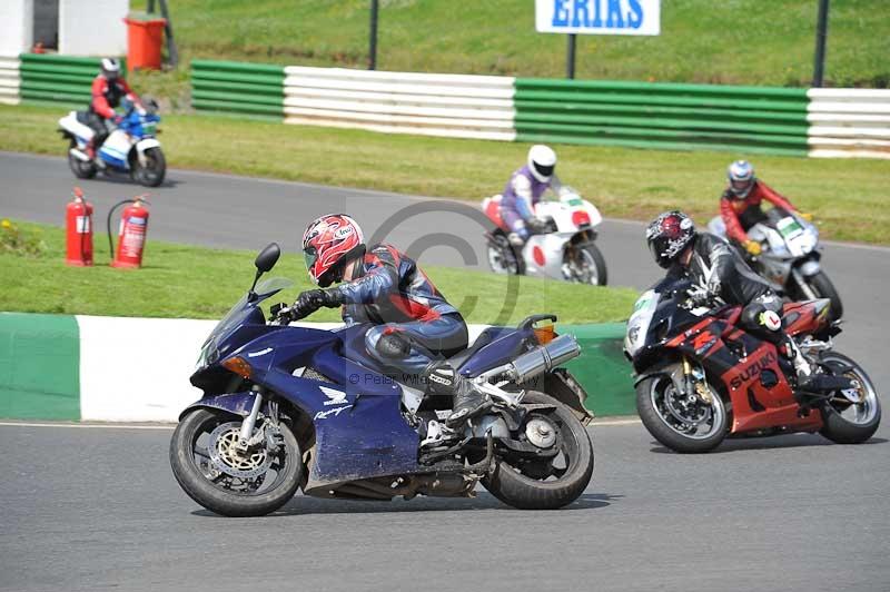 Mallory park Leicestershire;Mallory park photographs;Motorcycle action photographs;classic bikes;event digital images;eventdigitalimages;mallory park;no limits trackday;peter wileman photography;vintage bikes;vintage motorcycles;vmcc festival 1000 bikes