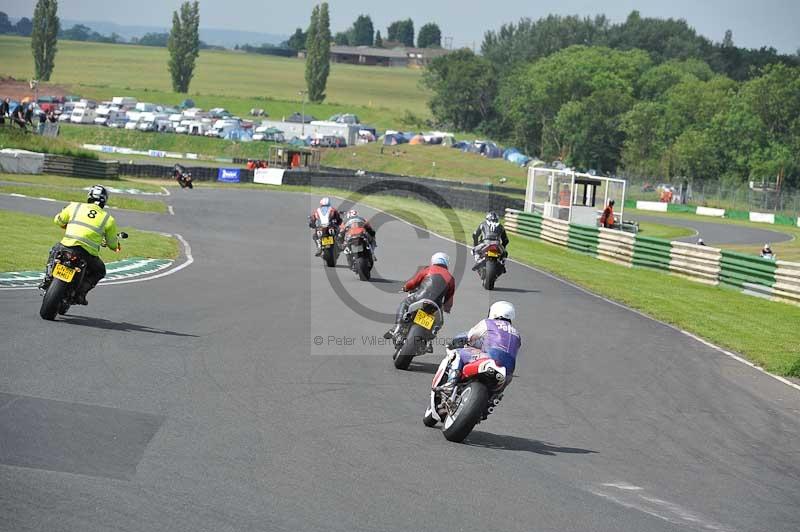 Mallory park Leicestershire;Mallory park photographs;Motorcycle action photographs;classic bikes;event digital images;eventdigitalimages;mallory park;no limits trackday;peter wileman photography;vintage bikes;vintage motorcycles;vmcc festival 1000 bikes